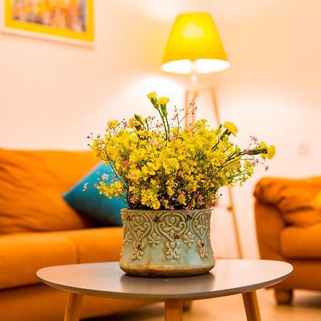 Yellow Apartment In Avlabari Tbilisi Exterior photo