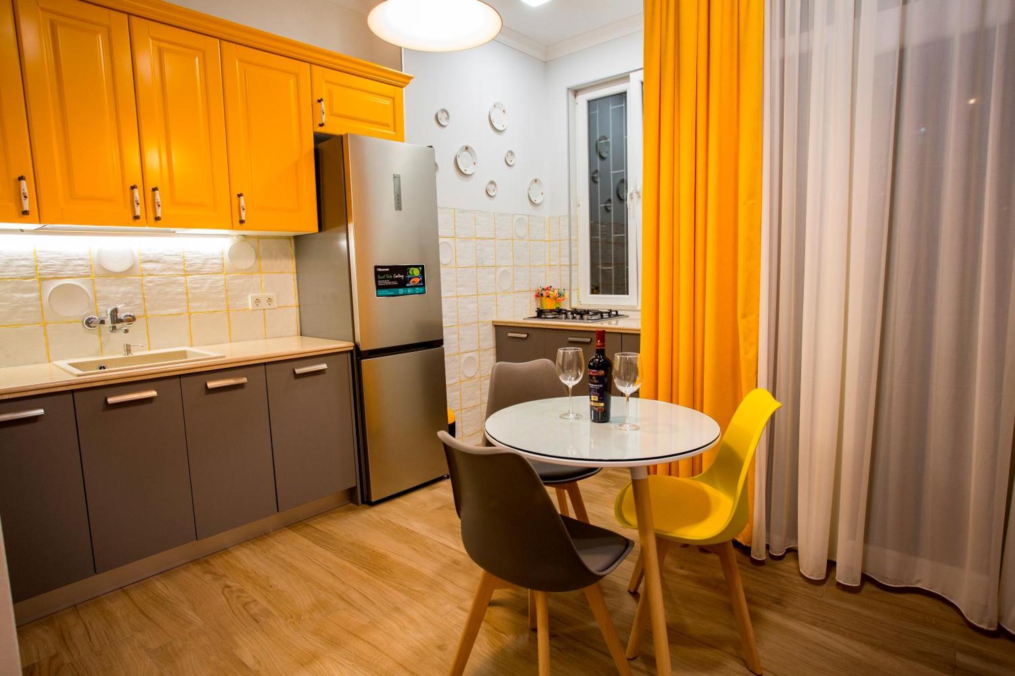 Yellow Apartment In Avlabari Tbilisi Exterior photo