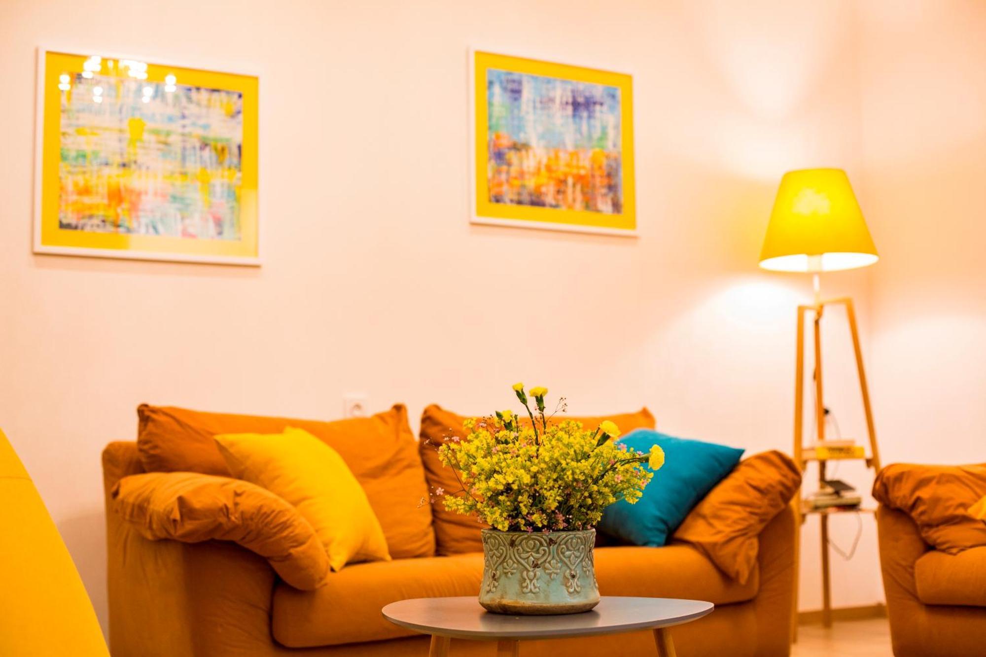 Yellow Apartment In Avlabari Tbilisi Exterior photo