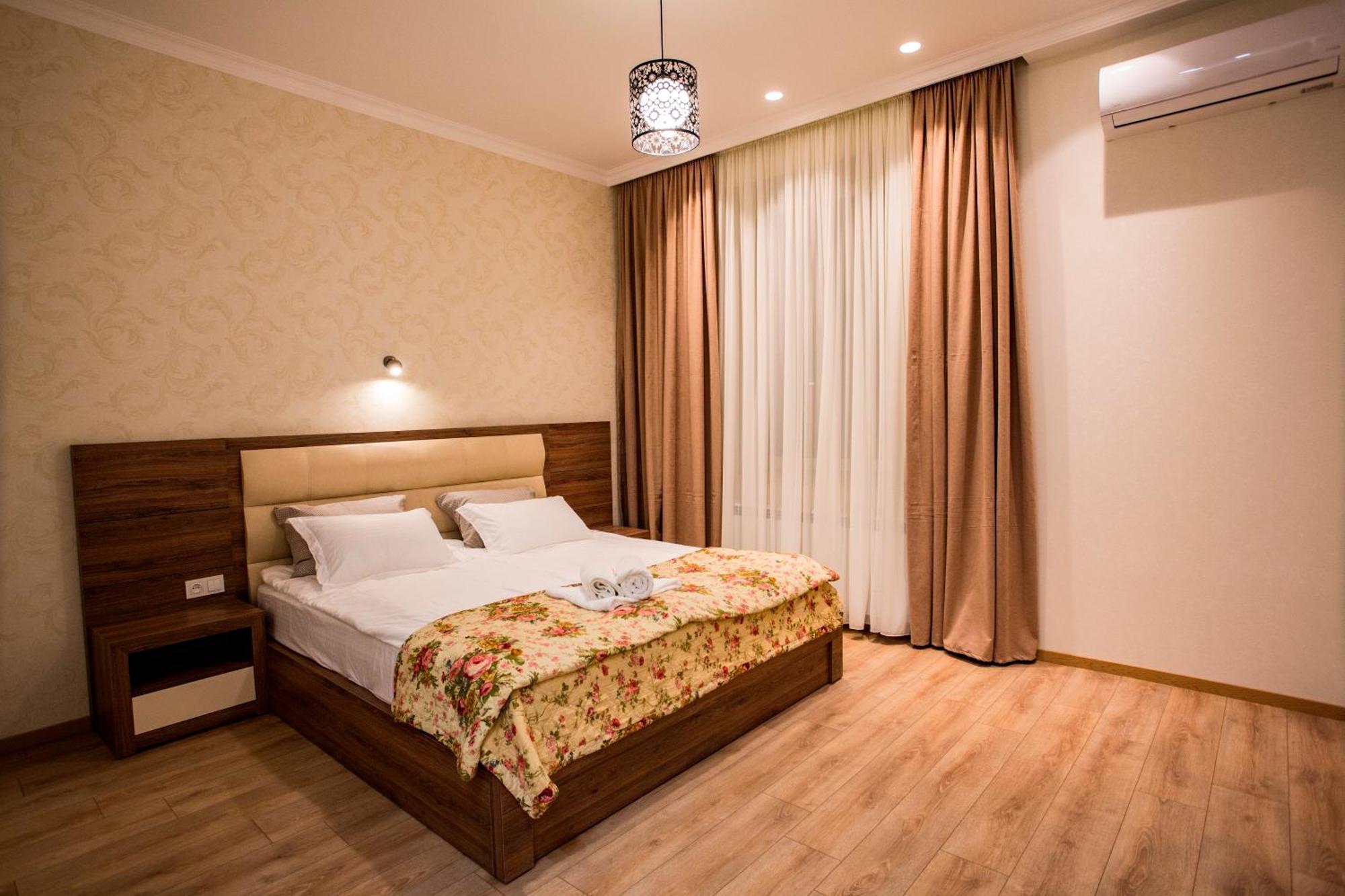 Yellow Apartment In Avlabari Tbilisi Exterior photo