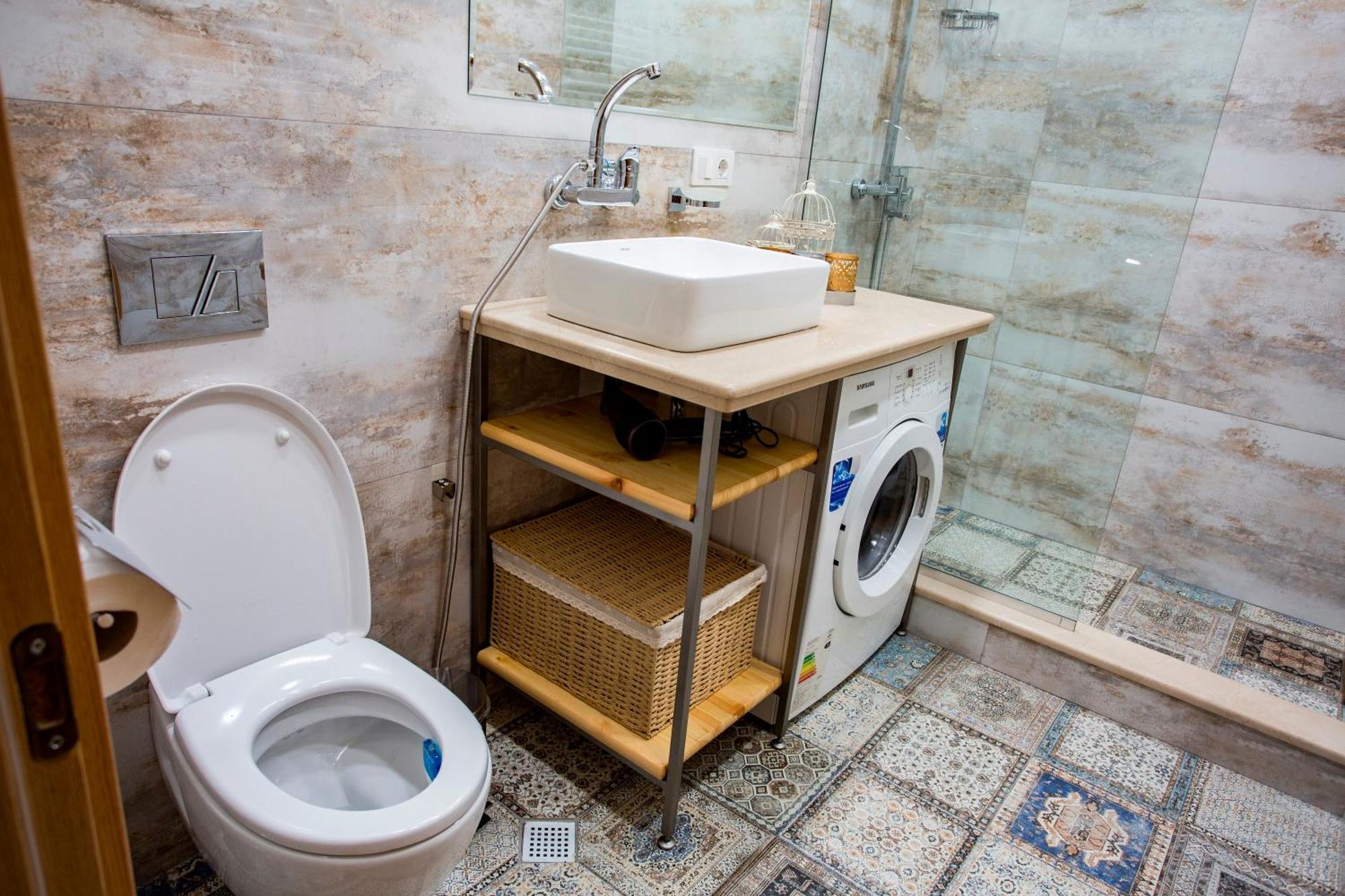 Yellow Apartment In Avlabari Tbilisi Exterior photo