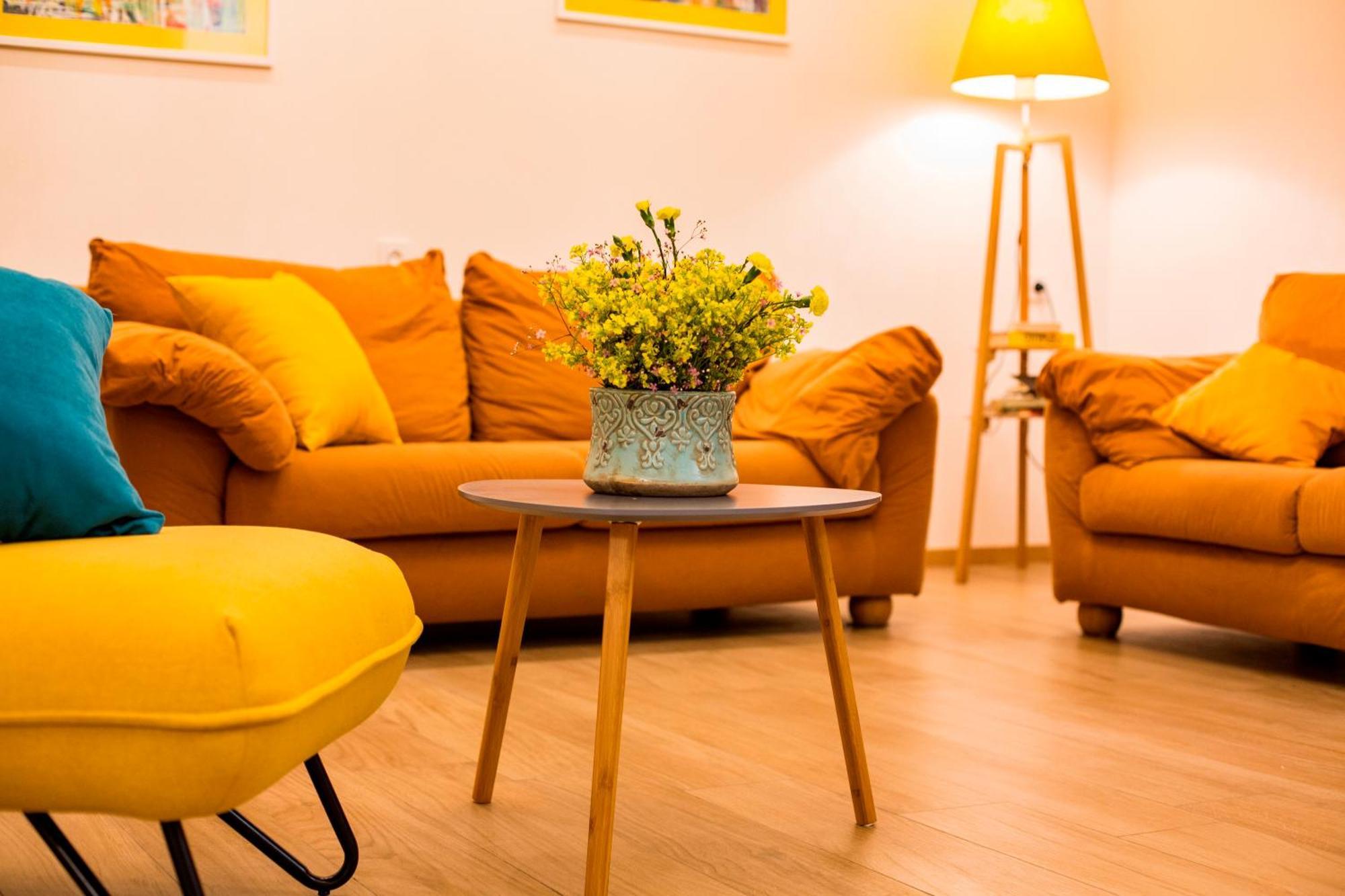 Yellow Apartment In Avlabari Tbilisi Exterior photo