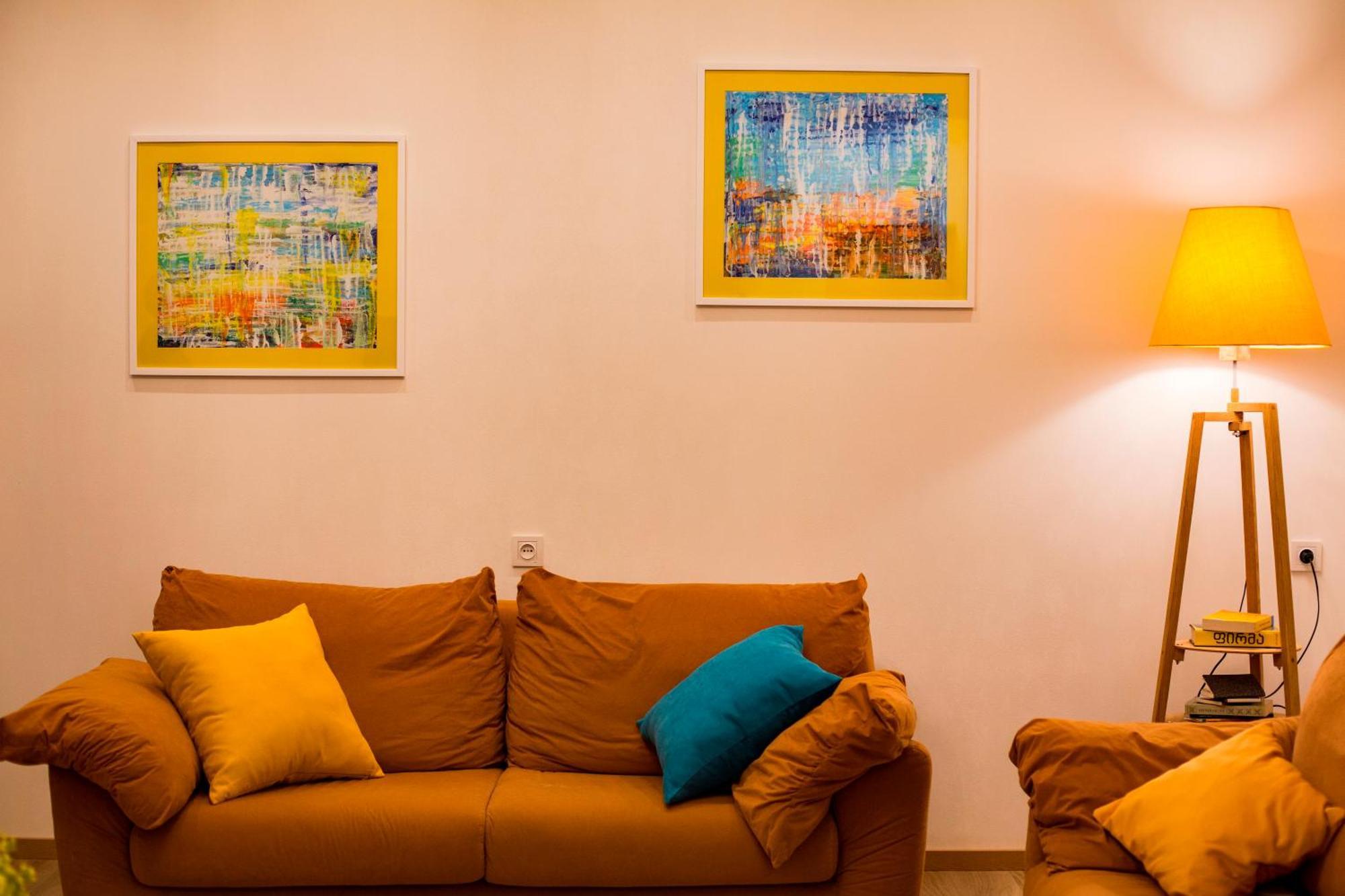 Yellow Apartment In Avlabari Tbilisi Exterior photo