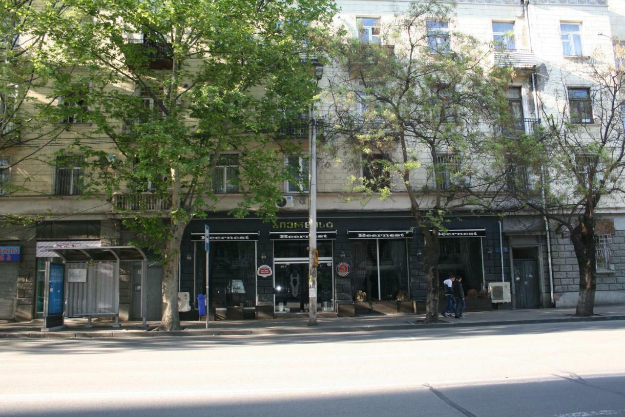 Yellow Apartment In Avlabari Tbilisi Exterior photo